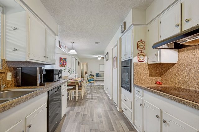 1008 Sherwood Drive, Bedford, TX 76022