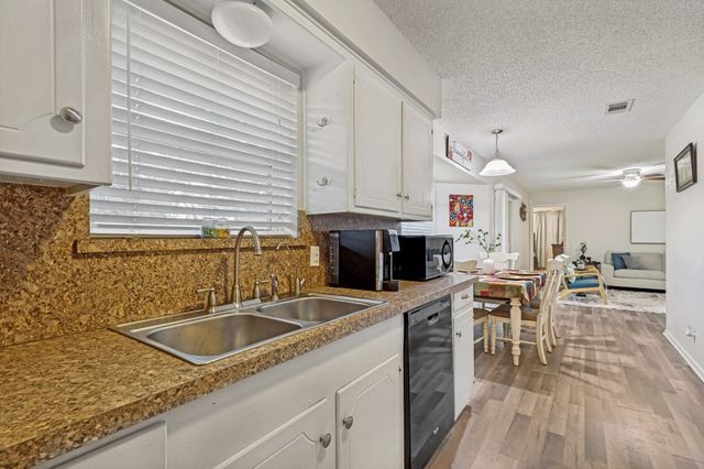 1008 Sherwood Drive, Bedford, TX 76022