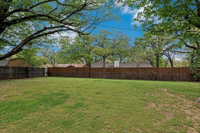 1008 Sherwood Drive, Bedford, TX 76022