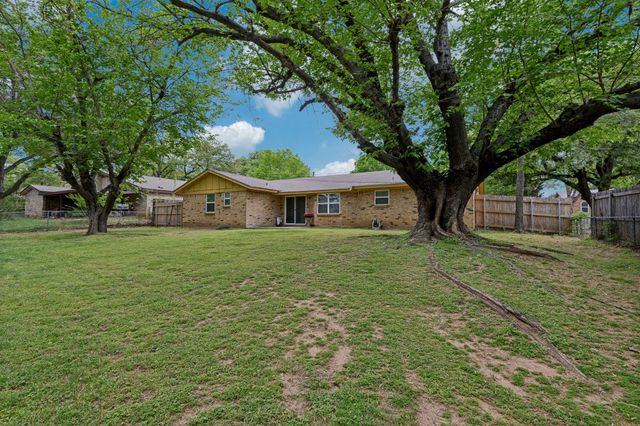 1008 Sherwood Drive, Bedford, TX 76022