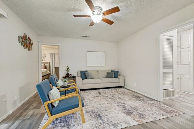 1008 Sherwood Drive, Bedford, TX 76022