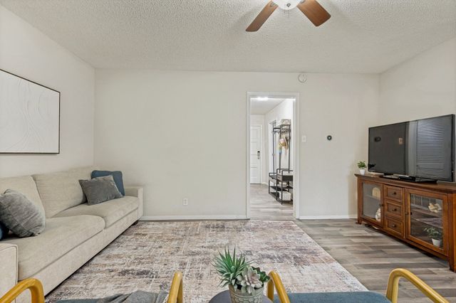 1008 Sherwood Drive, Bedford, TX 76022