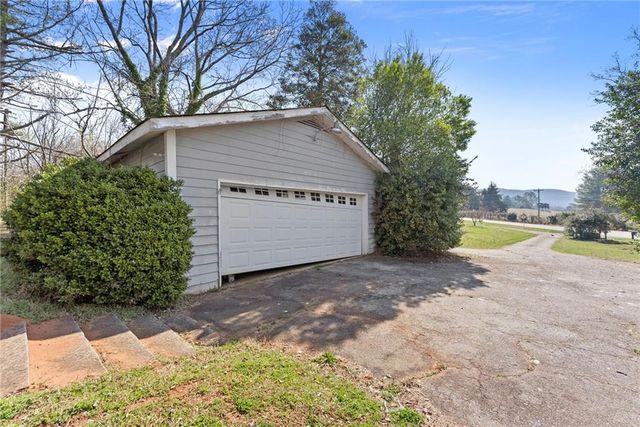 111 Skitts Mountain Road, Cleveland, GA 30528