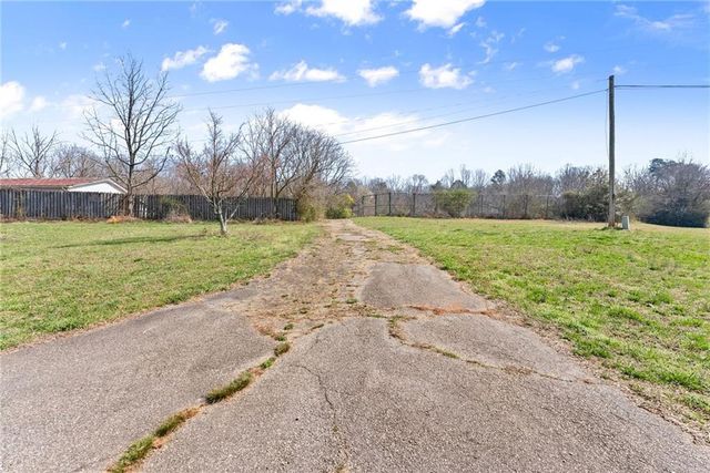 111 Skitts Mountain Road, Cleveland, GA 30528