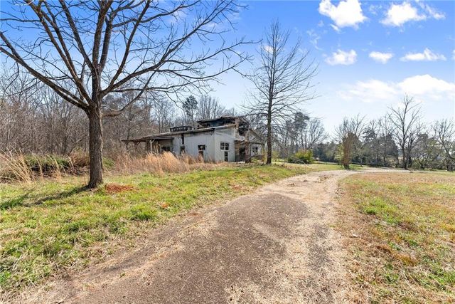 111 Skitts Mountain Road, Cleveland, GA 30528