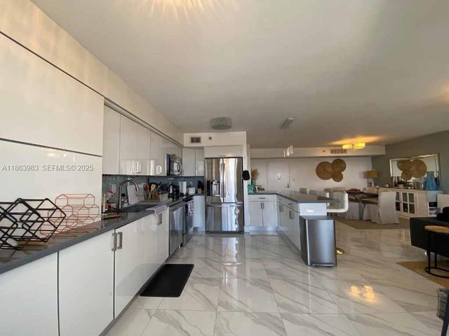 3530 Mystic Pointe Drive 3014, Aventura, FL 33180
