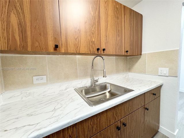 610 NE 123rd St 203, North Miami, FL 33161