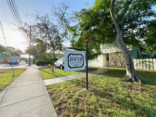 610 NE 123rd St 203, North Miami, FL 33161