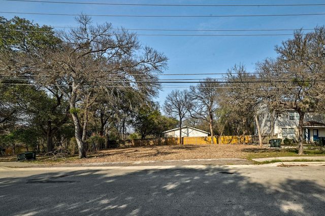 1010 Hazelton ST, San Marcos, TX 78666