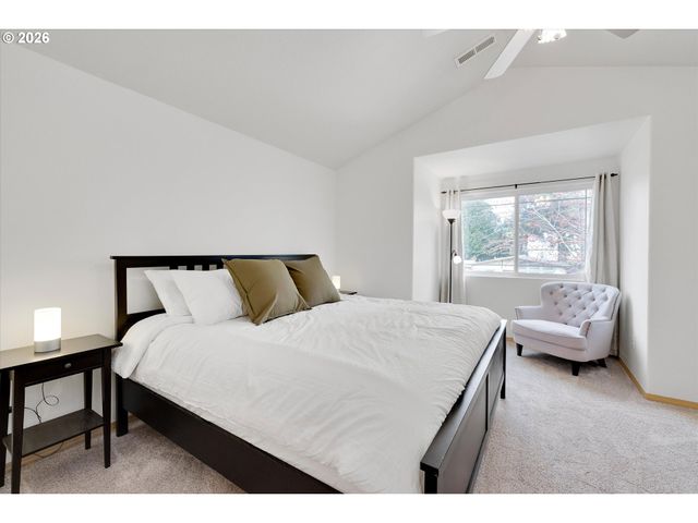 9126 Se ASH St, Portland, OR 97216