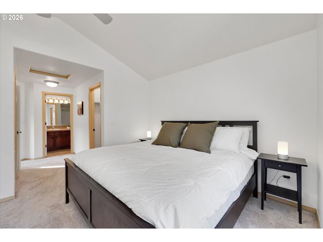 9126 Se ASH St, Portland, OR 97216