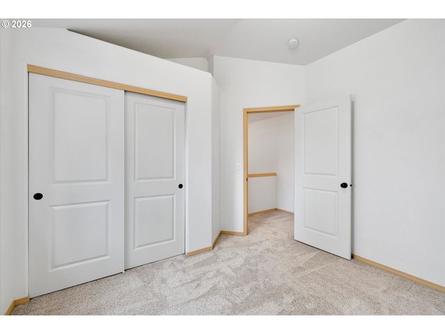 9126 Se ASH St, Portland, OR 97216