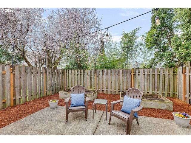 9126 Se ASH St, Portland, OR 97216