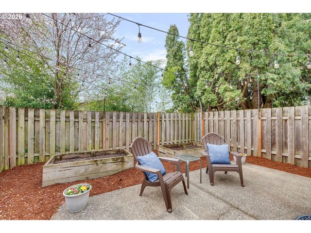 9126 Se ASH St, Portland, OR 97216