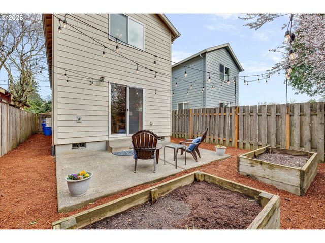 9126 Se ASH St, Portland, OR 97216