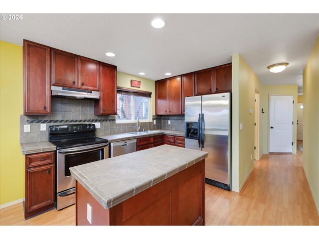 9126 Se ASH St, Portland, OR 97216