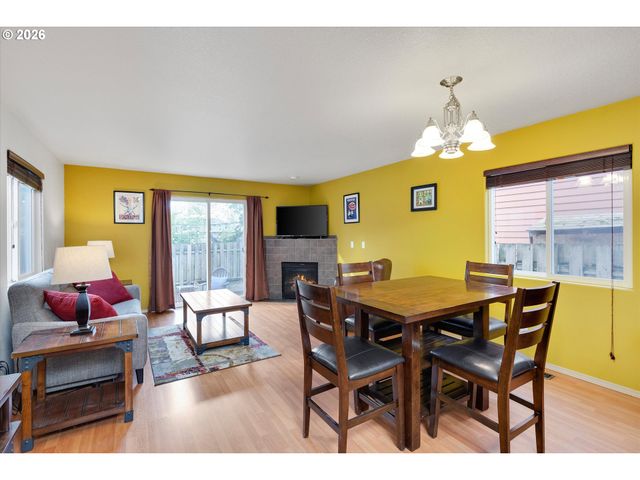 9126 Se ASH St, Portland, OR 97216