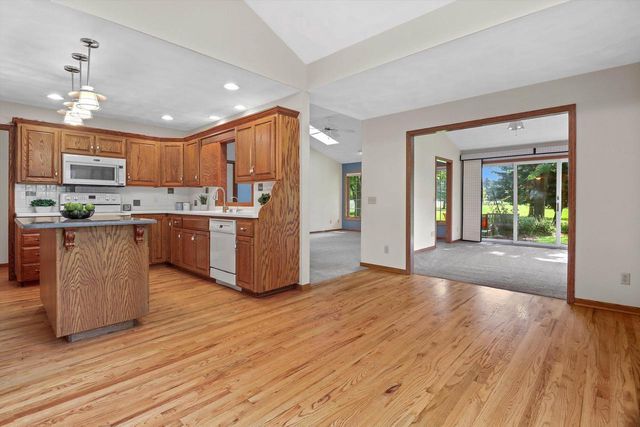 719 N Thompson Road, Sun Prairie, WI 53590