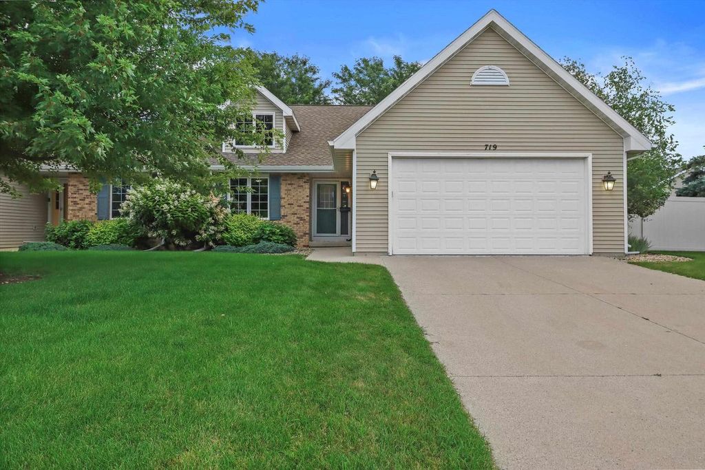 719 N Thompson Road, Sun Prairie, WI 53590