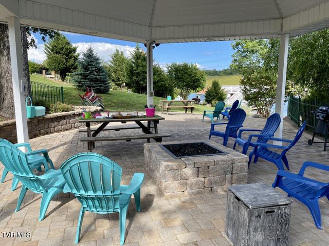 612 Harbor Point Drive, Johnson City, TN 37615