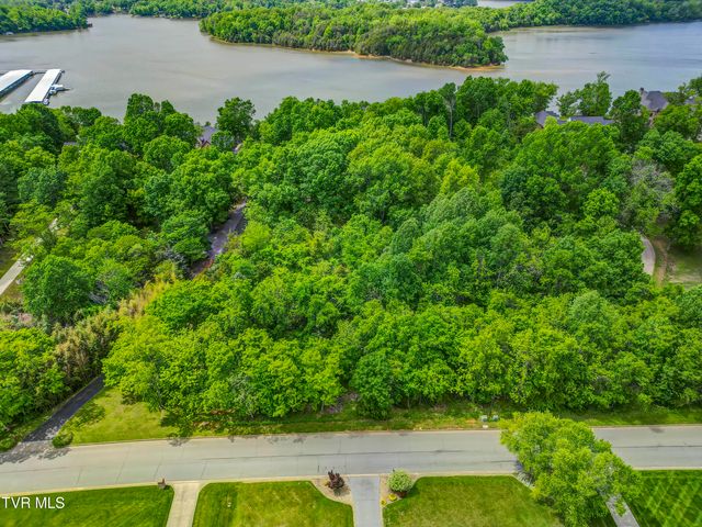 612 Harbor Point Drive, Johnson City, TN 37615