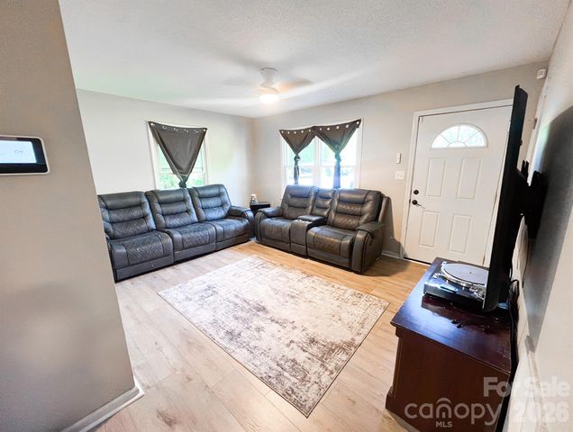 1006 Iris Drive, Gastonia, NC 28056