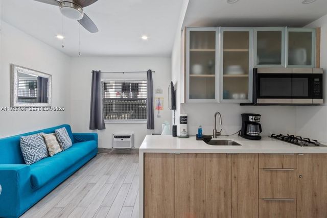 335 Ocean Dr 122, Miami Beach, FL 33139