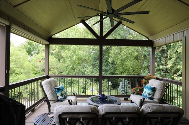 1620 Napa Valley Drive, Lee's Summit, MO 64082