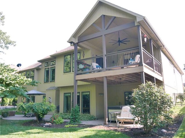 1620 Napa Valley Drive, Lee's Summit, MO 64082