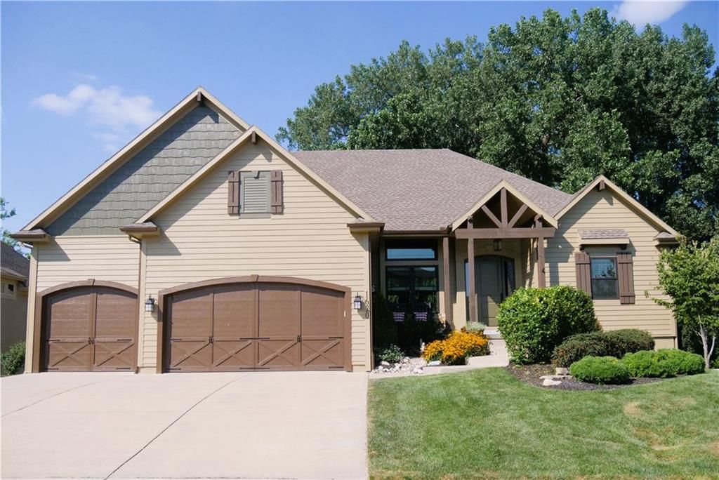 1620 Napa Valley Drive, Lee's Summit, MO 64082