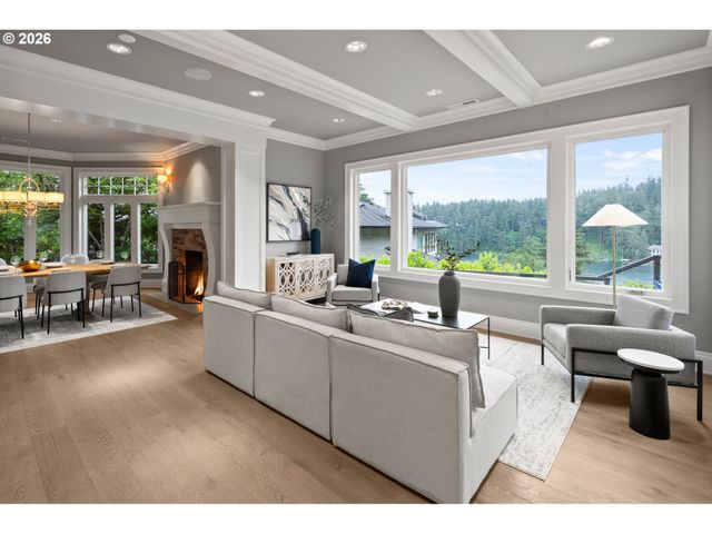 1600 VIEW LAKE Ct, Lake Oswego, OR 97034