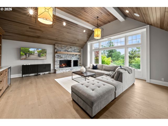 1600 VIEW LAKE Ct, Lake Oswego, OR 97034