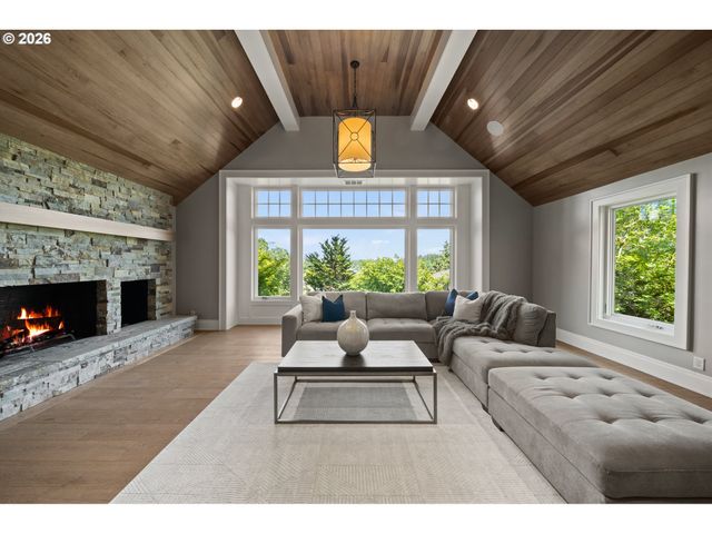 1600 VIEW LAKE Ct, Lake Oswego, OR 97034