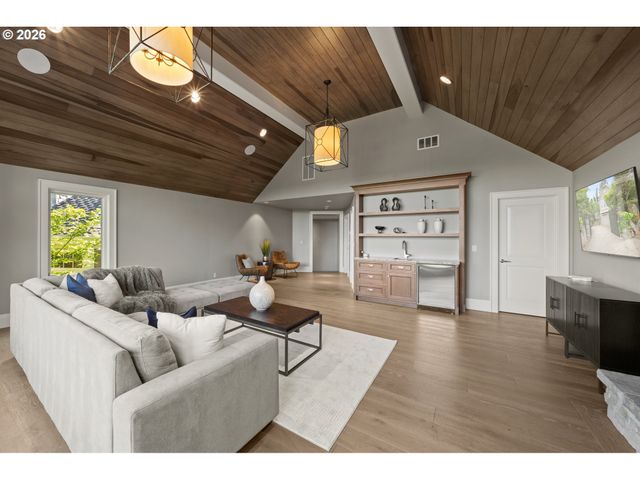 1600 VIEW LAKE Ct, Lake Oswego, OR 97034