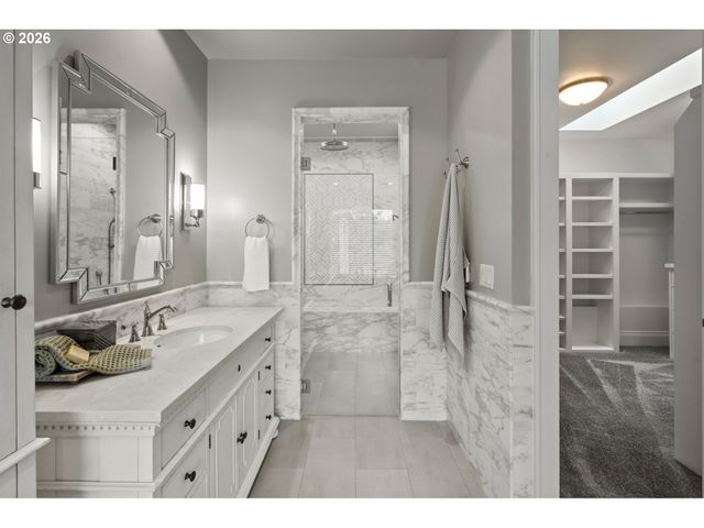 1600 VIEW LAKE Ct, Lake Oswego, OR 97034