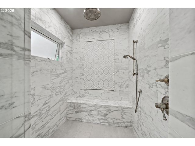 1600 VIEW LAKE Ct, Lake Oswego, OR 97034