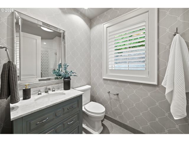 1600 VIEW LAKE Ct, Lake Oswego, OR 97034