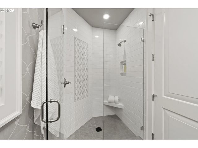 1600 VIEW LAKE Ct, Lake Oswego, OR 97034