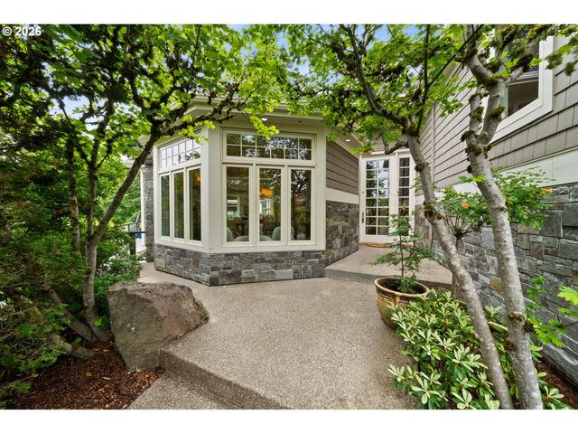 1600 VIEW LAKE Ct, Lake Oswego, OR 97034