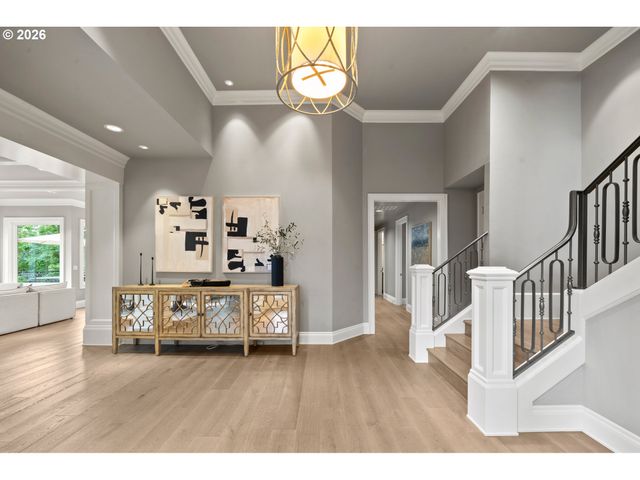 1600 VIEW LAKE Ct, Lake Oswego, OR 97034