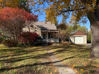 16 Southlawn Court, Saginaw, MI 48602