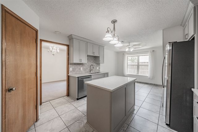 1633 Saxon Drive, Bedford, TX 76021