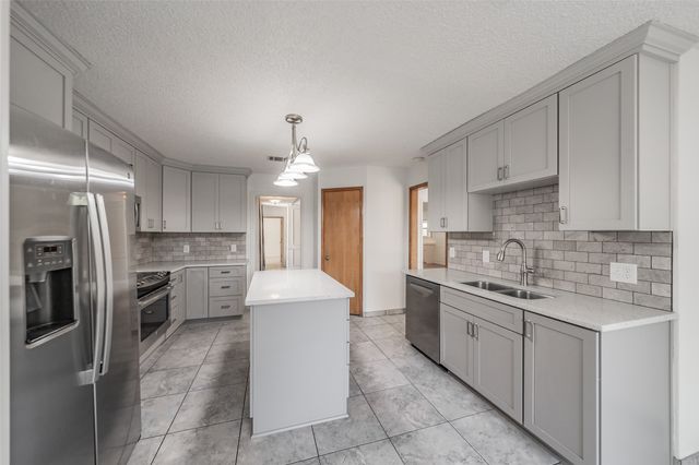 1633 Saxon Drive, Bedford, TX 76021