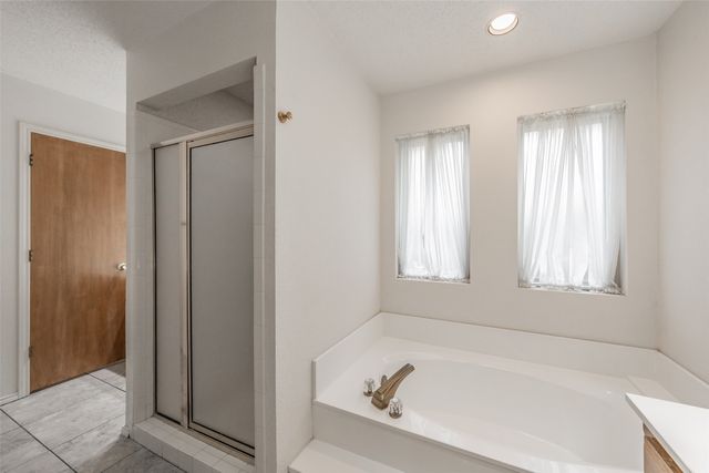 1633 Saxon Drive, Bedford, TX 76021