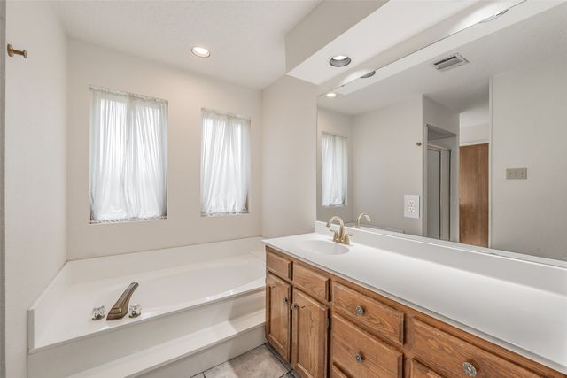 1633 Saxon Drive, Bedford, TX 76021