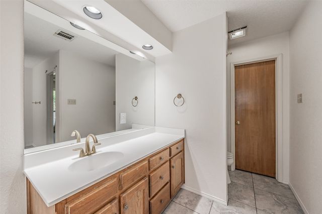 1633 Saxon Drive, Bedford, TX 76021
