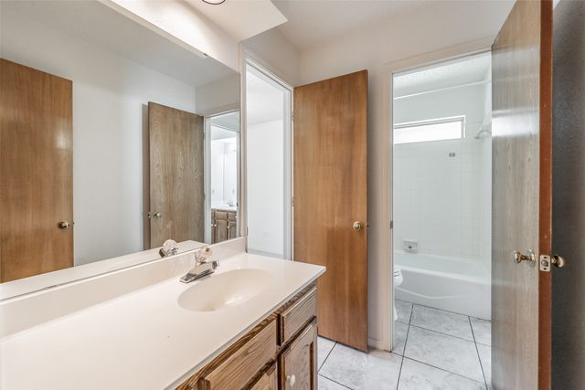 1633 Saxon Drive, Bedford, TX 76021