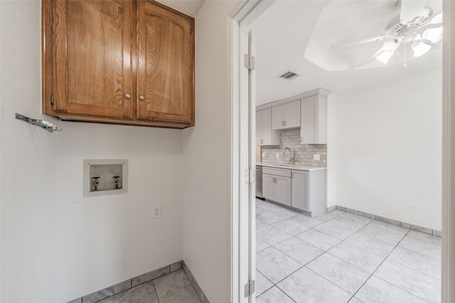 1633 Saxon Drive, Bedford, TX 76021