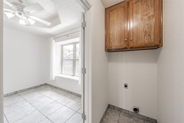 1633 Saxon Drive, Bedford, TX 76021
