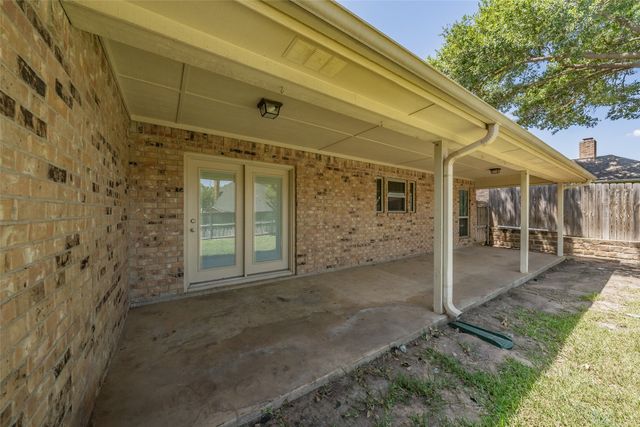 1633 Saxon Drive, Bedford, TX 76021